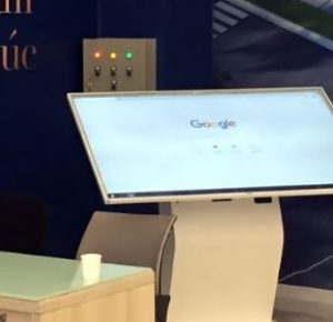 Máy kiosk tra cứu ComQ Q-Kiosk HV6581TMT