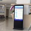 Máy kiosk quảng cáo ComQ Q-Kiosk 55ASNT