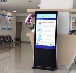 Máy kiosk quảng cáo ComQ Q-Kiosk 55ASNT