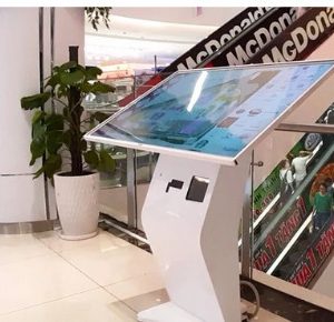 Máy kiosk tra cứu ComQ Q-Kiosk HV4350TMT